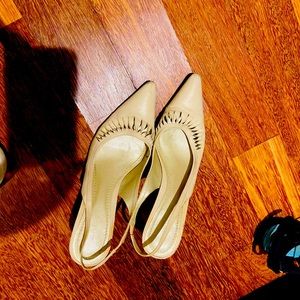 Ann taylor shoes size 6M